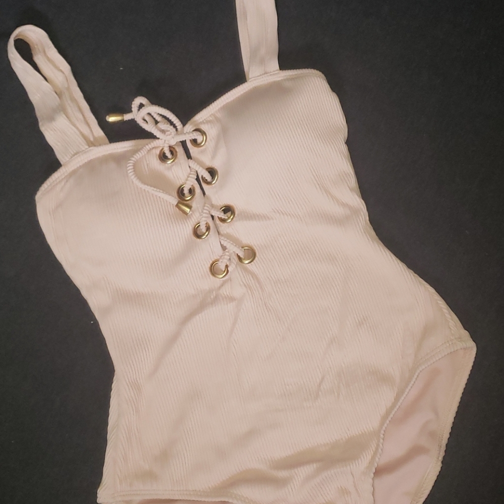 Nwot one piece bathing suit